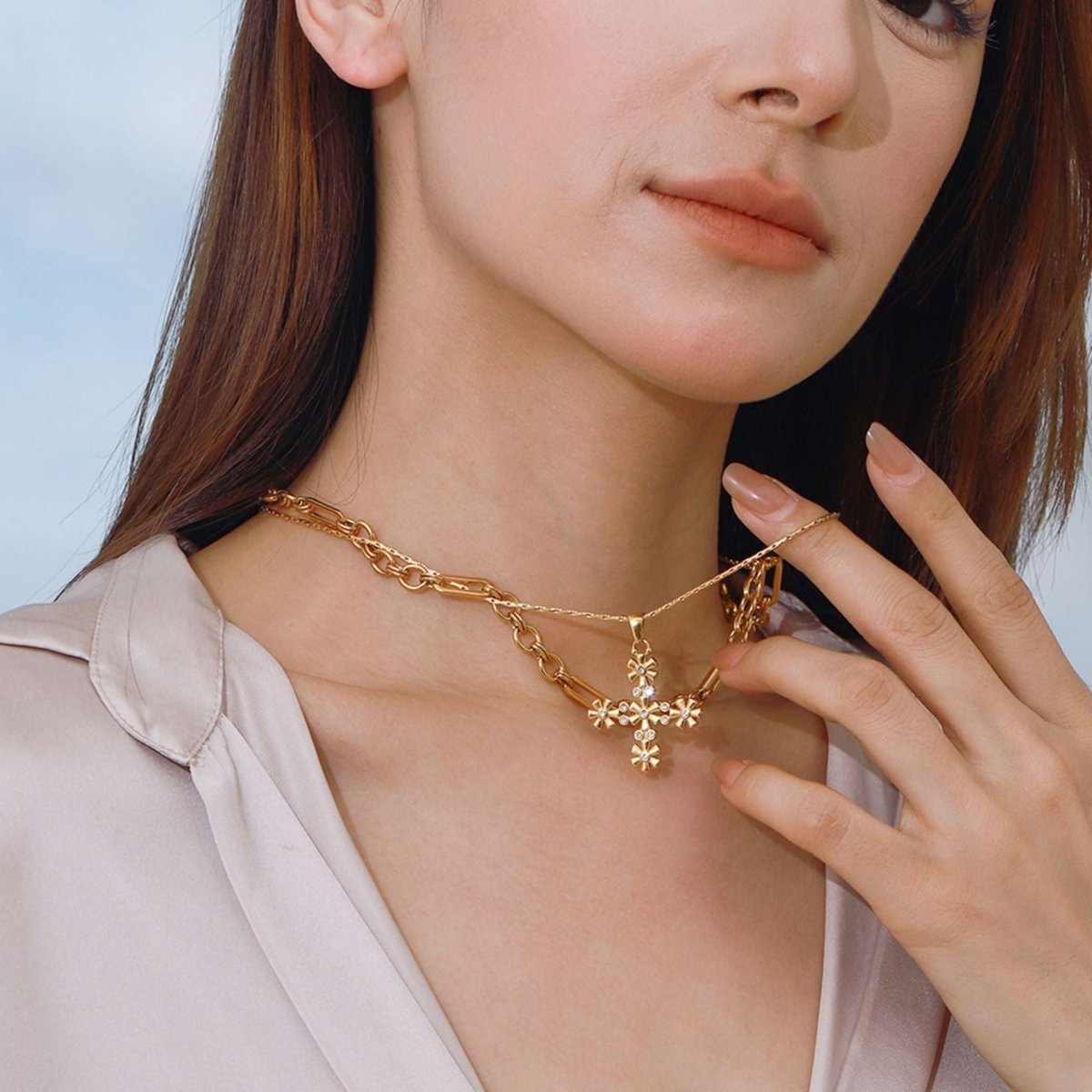 18K gold cross with flower - shaped design exquisite and fashionable necklace - mavazie
