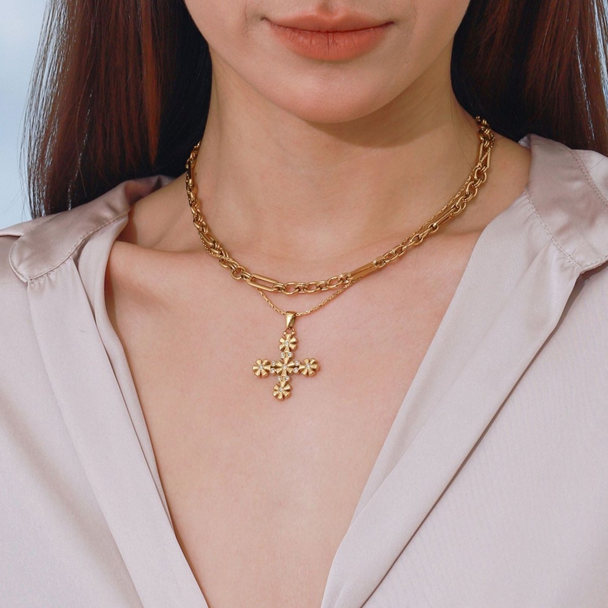 18K gold cross with flower - shaped design exquisite and fashionable necklace - mavazie