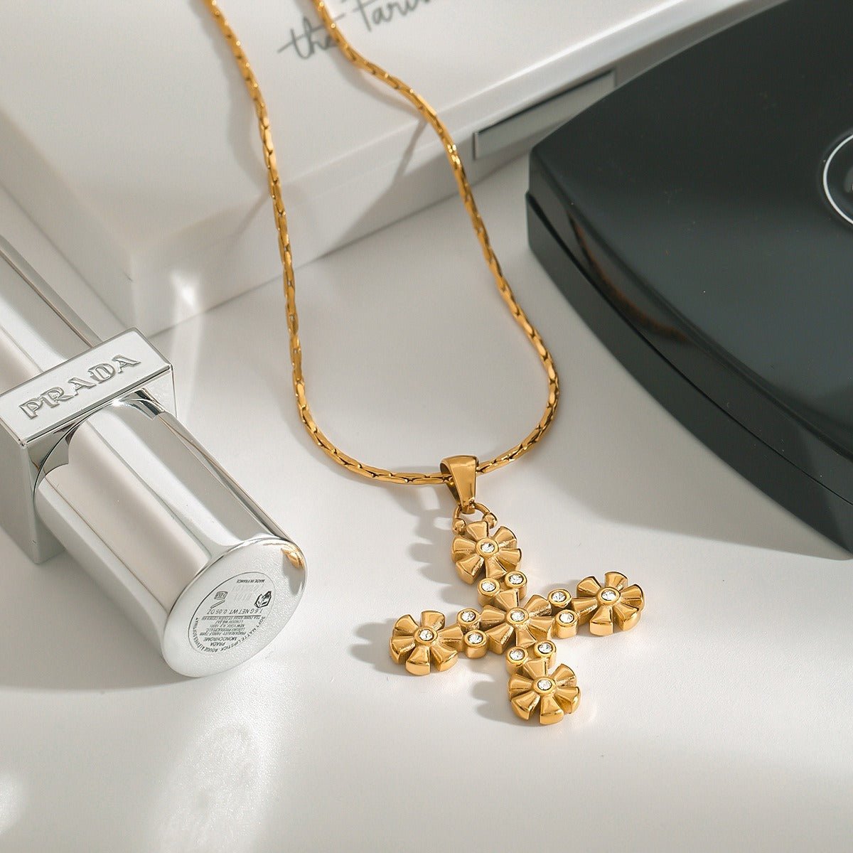 18K gold cross with flower - shaped design exquisite and fashionable necklace - mavazie