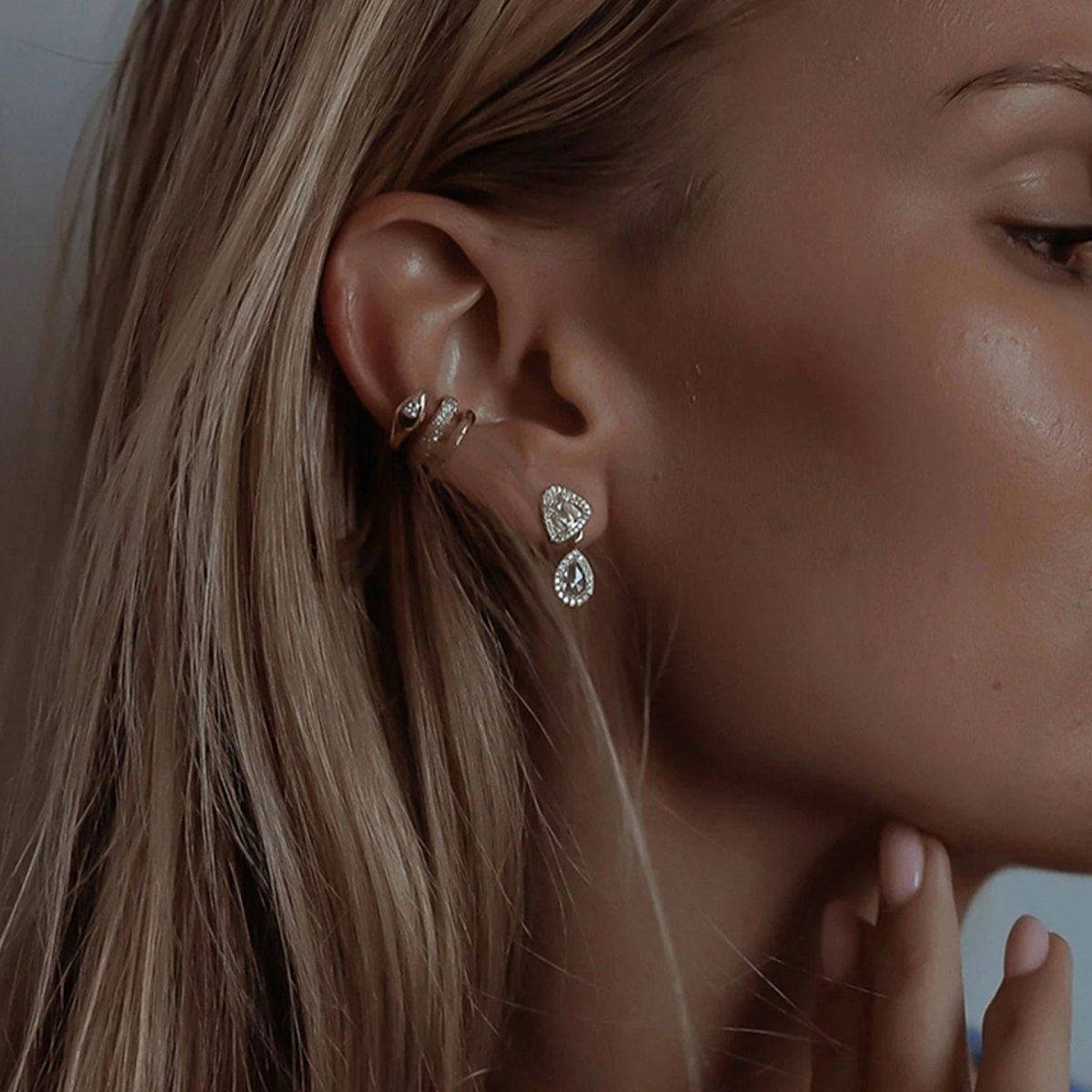 18K gold geometric diamond earrings with exquisite design - mavazie