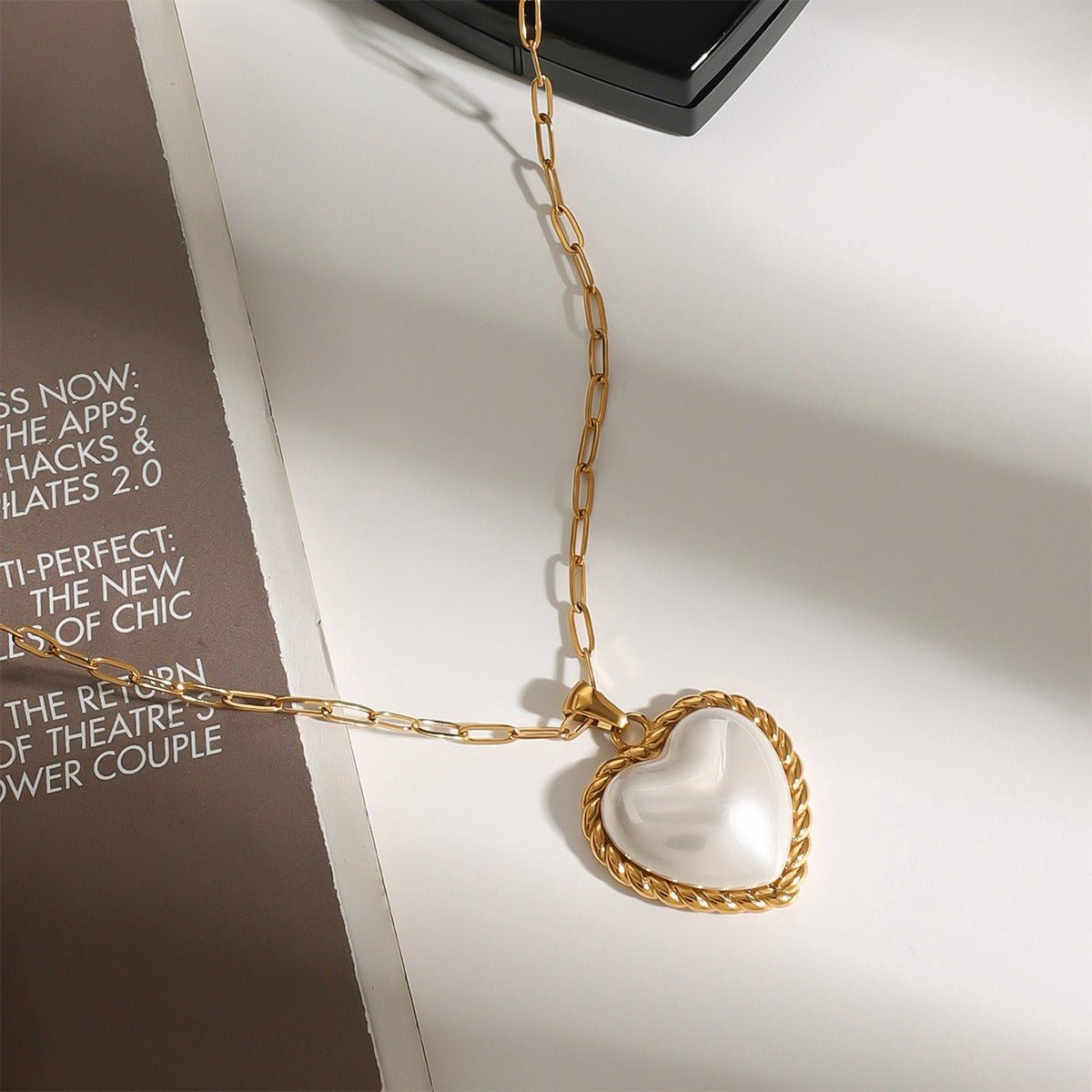 18K gold heart with texture inlaid pearl design exquisite and noble necklace - mavazie