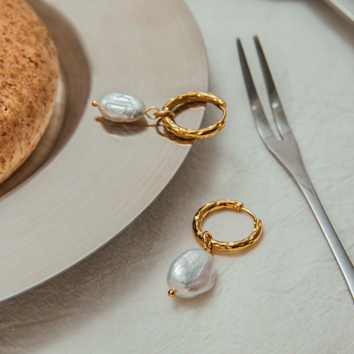 18K gold inlaid pearls exquisite design noble earrings - mavazie