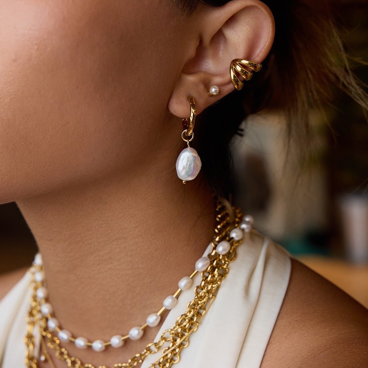18K gold inlaid pearls exquisite design noble earrings - mavazie