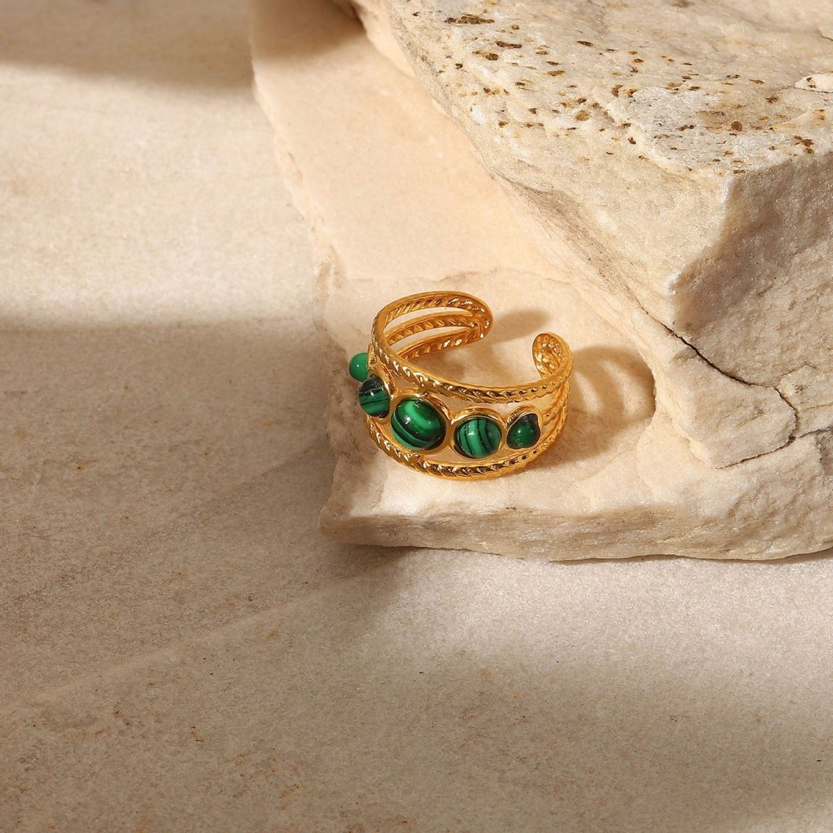 18K gold light luxury noble inlaid round gemstone with hollow design ring - mavazie