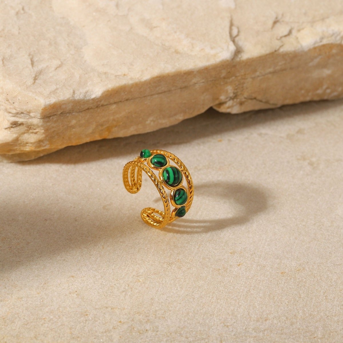 18K gold light luxury noble inlaid round gemstone with hollow design ring - mavazie