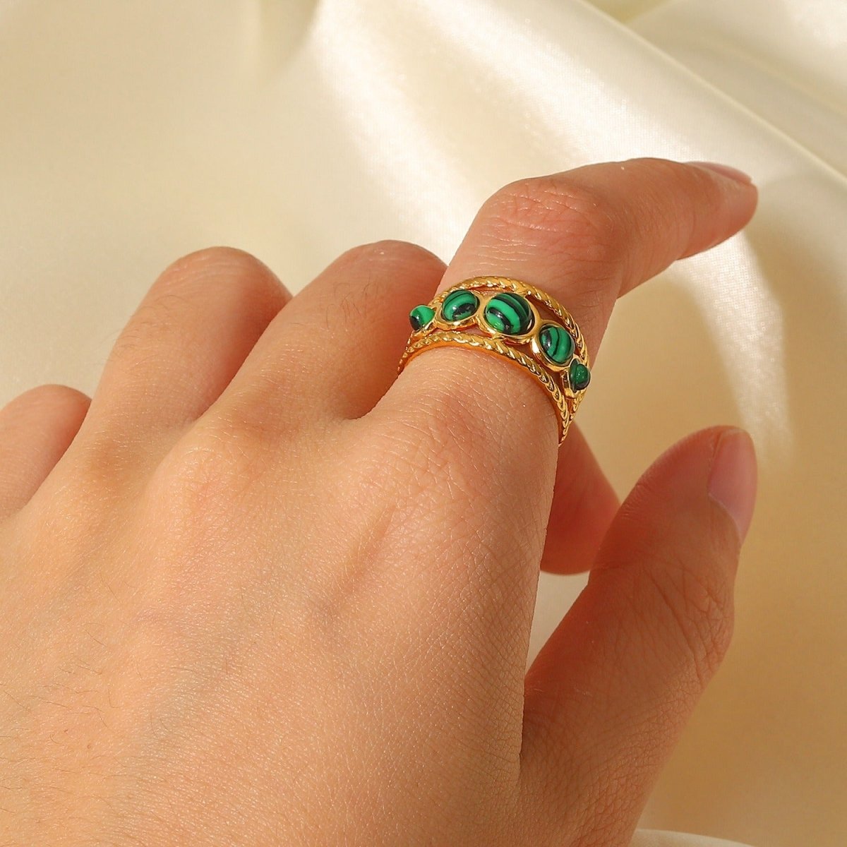 18K gold light luxury noble inlaid round gemstone with hollow design ring - mavazie