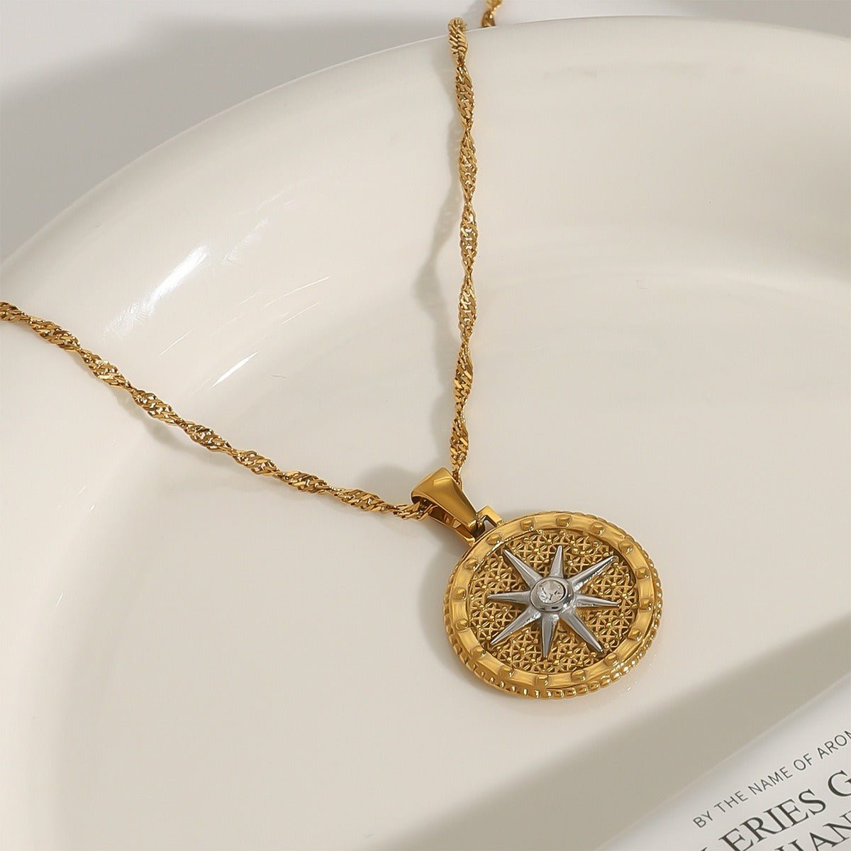 18K gold round necklace with eight - pointed star design, classic and fashionable - mavazie