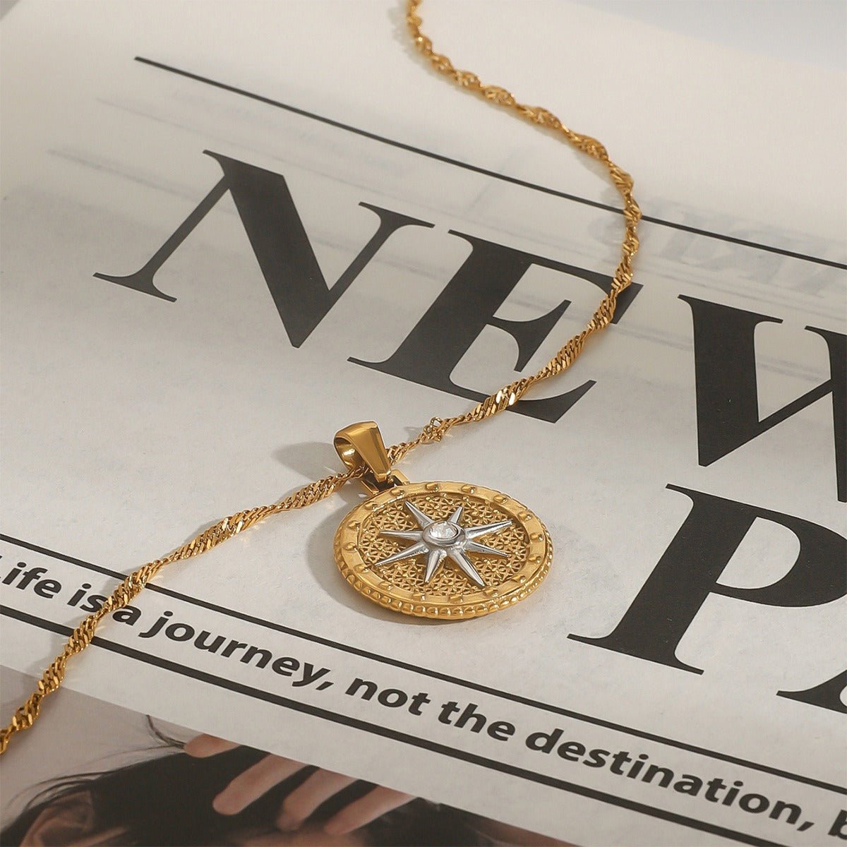 18K gold round necklace with eight - pointed star design, classic and fashionable - mavazie