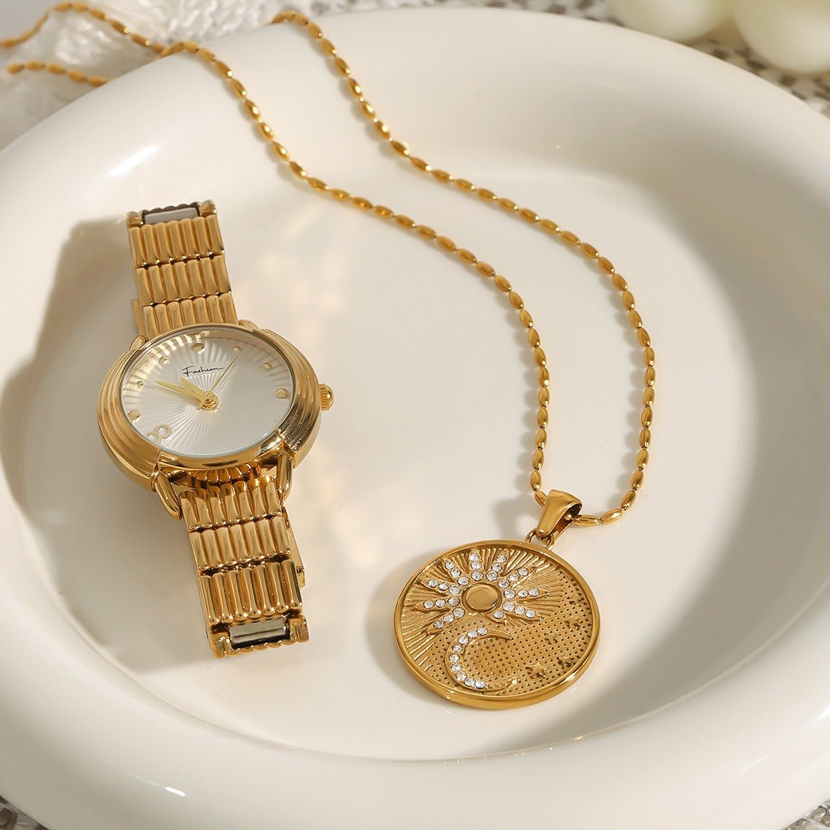 18K gold round necklace with sun and moon pattern and diamond design - mavazie